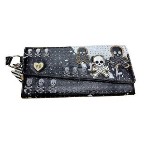 Loungefly Black and White Skull and Crossbone Clutch